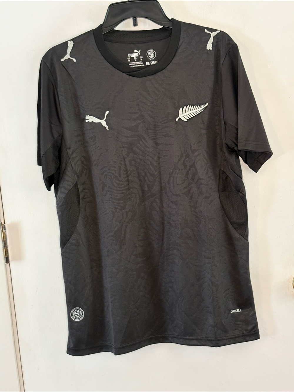 Puma New Zealand black leaf print home soccer jersey Size Medium